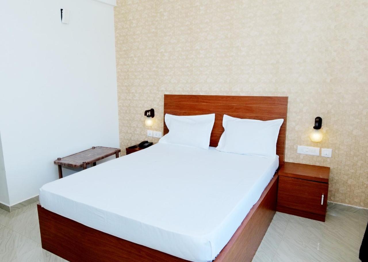 Dwarka Lodging & Boarding Mulki Экстерьер фото