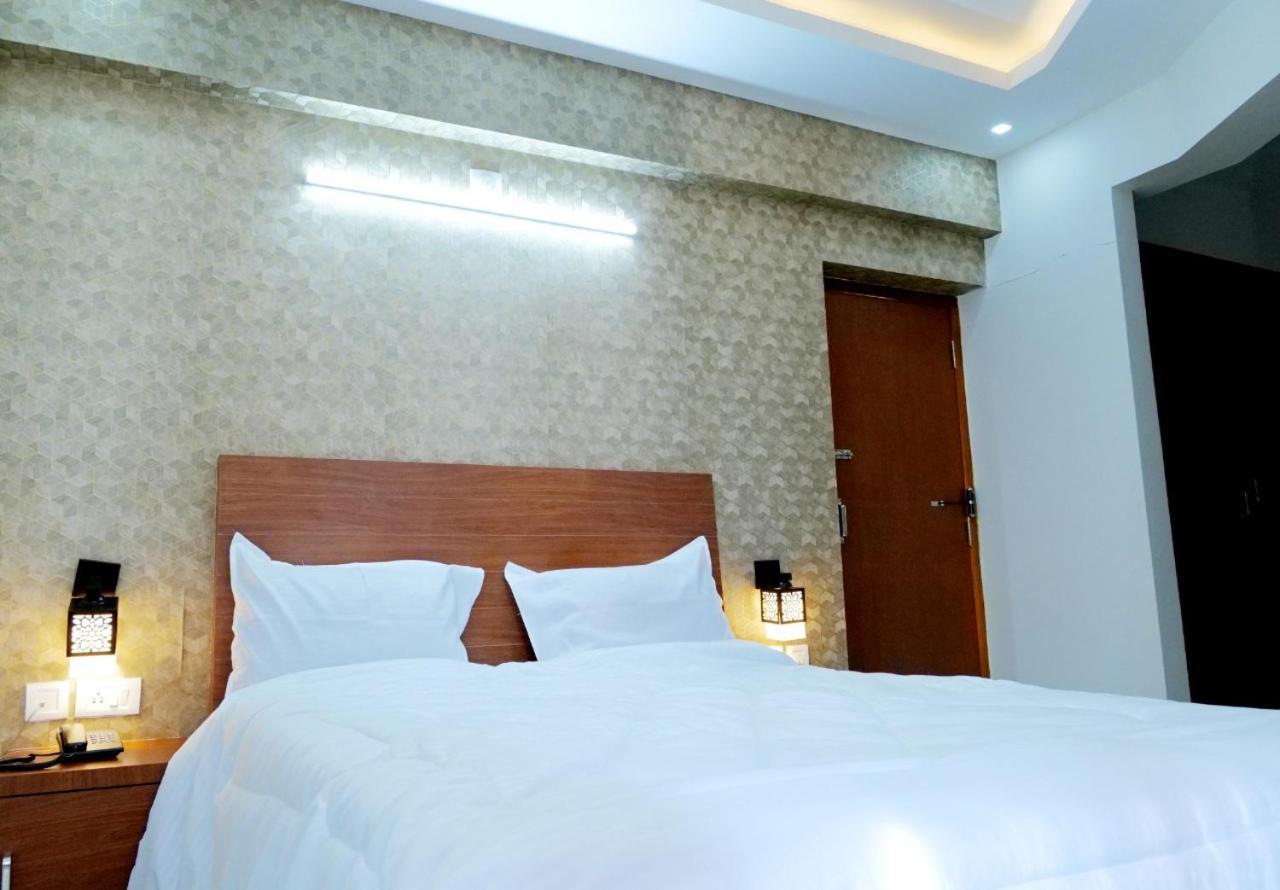 Dwarka Lodging & Boarding Mulki Экстерьер фото